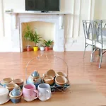Full Nature Views Whitby Dancinglivingroom French Flat