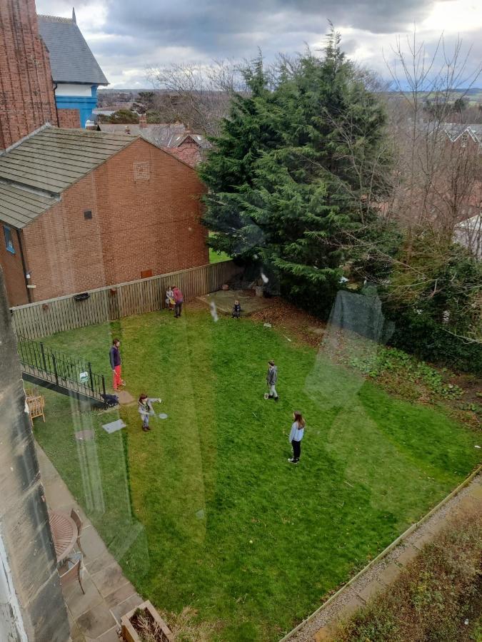 Full Nature Views Dancinglivingroom French Flat Apartment Whitby
