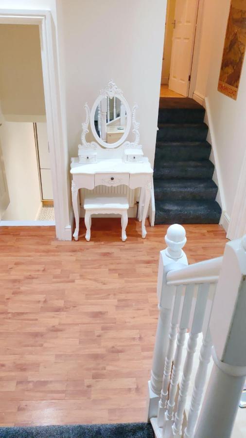 Full Nature Views Dancinglivingroom French Flat Whitby