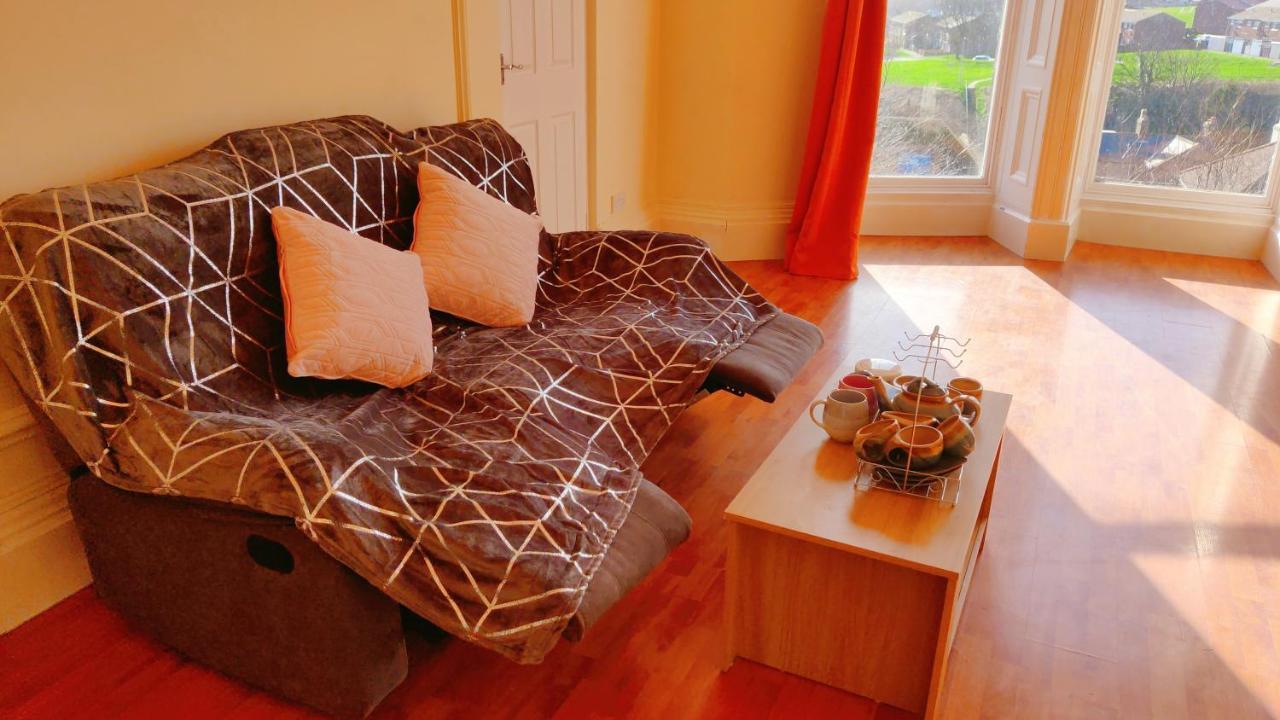 Full Nature Views Dancinglivingroom French Flat Whitby